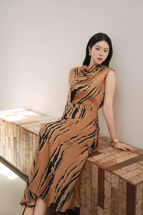 Sixdo Brown Silk Flared Dress